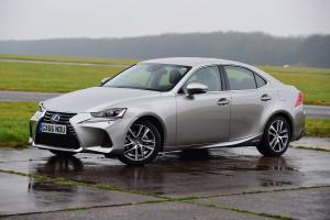 Lexus IS300h 2016 года